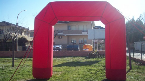 diametro arco gonfiabile m. 0.95 luce base m. 2,50 altezza m. 2,15