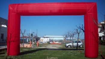 diametro arco gonfiabile m. 1,3 luce base m. 6,40 altezza m. 3,90