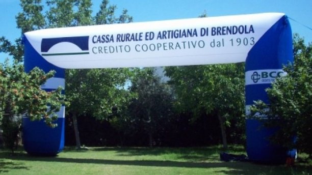 diametro arco gonfiabile m. 1,90 luce base m. 8,4 altezza m. 4,20 ingombro base m. 12,10 altezza m. 5,90 