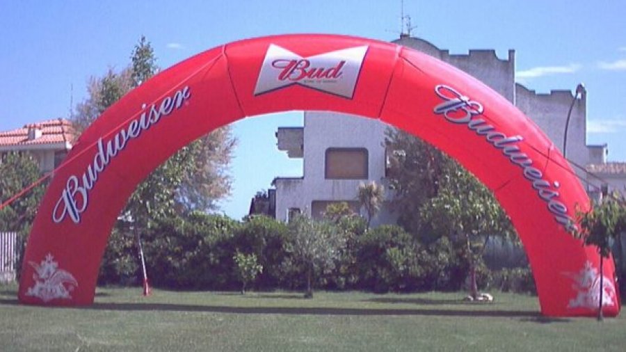 Noleggia ora un arco gonfiabile dal nostro portale