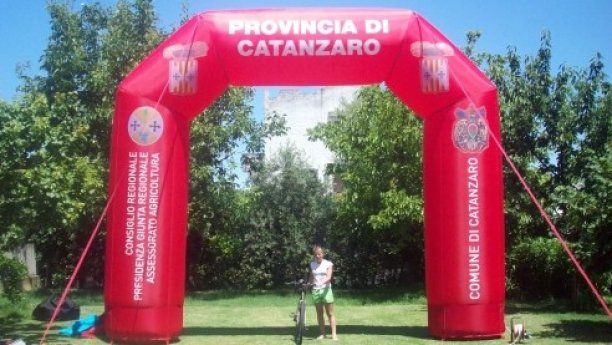  diametro arco gonfiabile m. 1,3 luce base m. 3,80 altezza m. 4,15